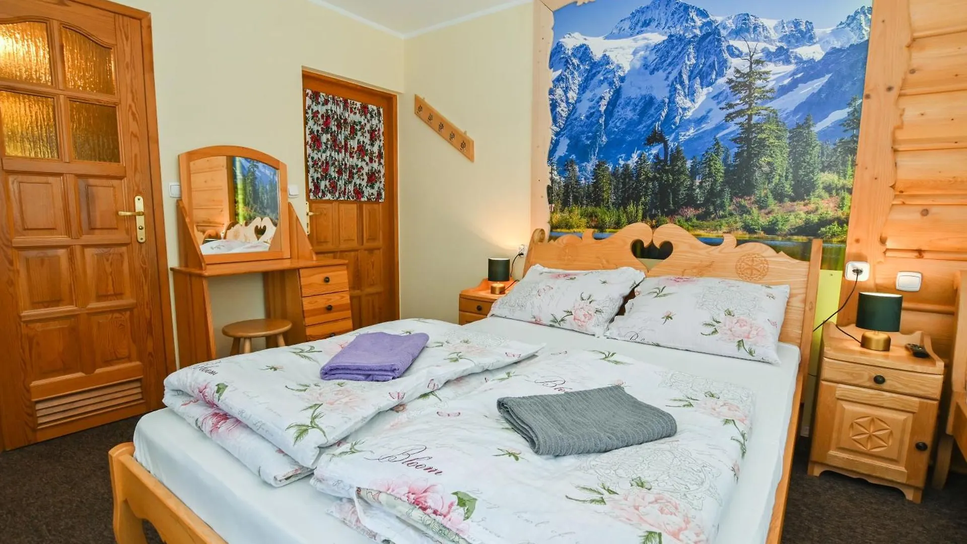 Resort Chatka U Hazy - Regionalne Pokoje Zakopane Poronin